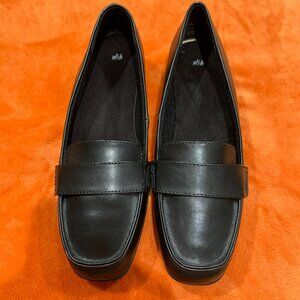 Unbranded Women's Black Leather Loafers, Size 9.5W (NEW)